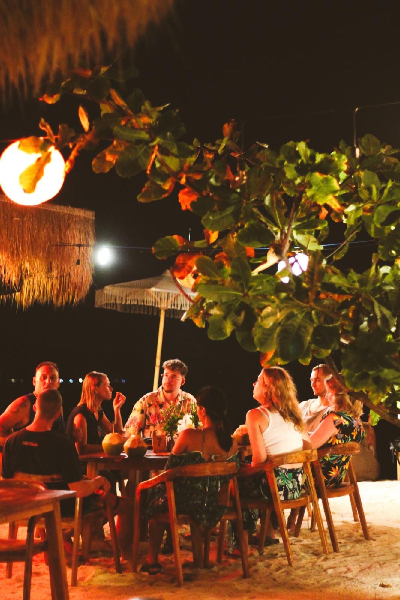 Ostello Lucky'S Gili Air Esterno foto