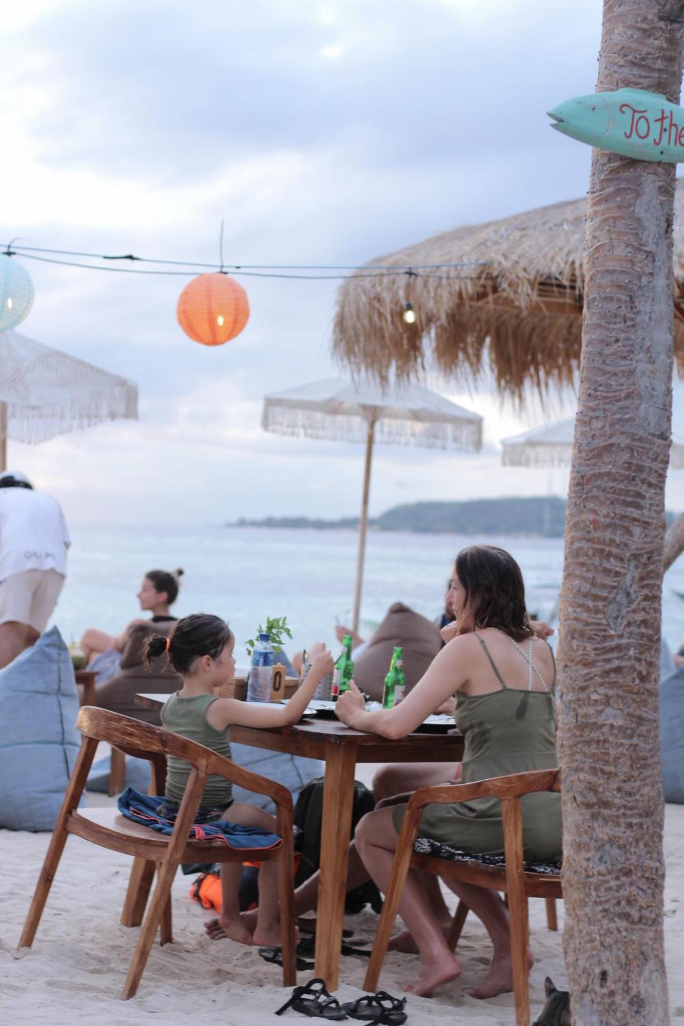 Ostello Lucky'S Gili Air Esterno foto
